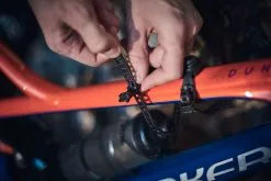 Fidlock TWIST Bouteille 590 + Base Uni -vélo Soldes 09620 TWIST Uni Base lifestyle 06