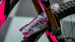 Muc-Off Ride Guard Avant -vélo Soldes HIGHLIGHT 1 Front Ride Guard BOLT 950x crop center