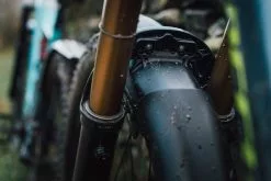 Mudhugger EVO Bolt-On - Garde-boue Pour Fourches Fox -vélo Soldes Mudhugger BoltOnEVO 04